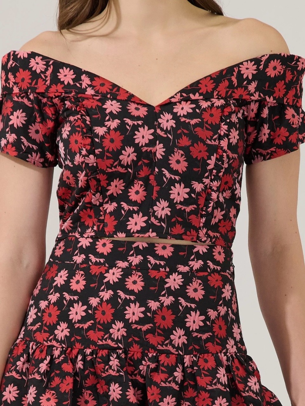 Sugarlips Rocio Black Off-Shoulder Crop Top with Fredonia Floral Print NWT large - Picture 3 of 10